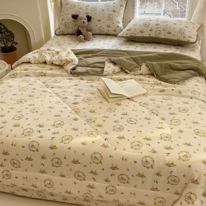 91家纺网 家纺一手货源 找家纺 几禾 2026新款云感双层纱7A抗菌夏被四件套系列-栀夏系列 栀夏-庄园兔