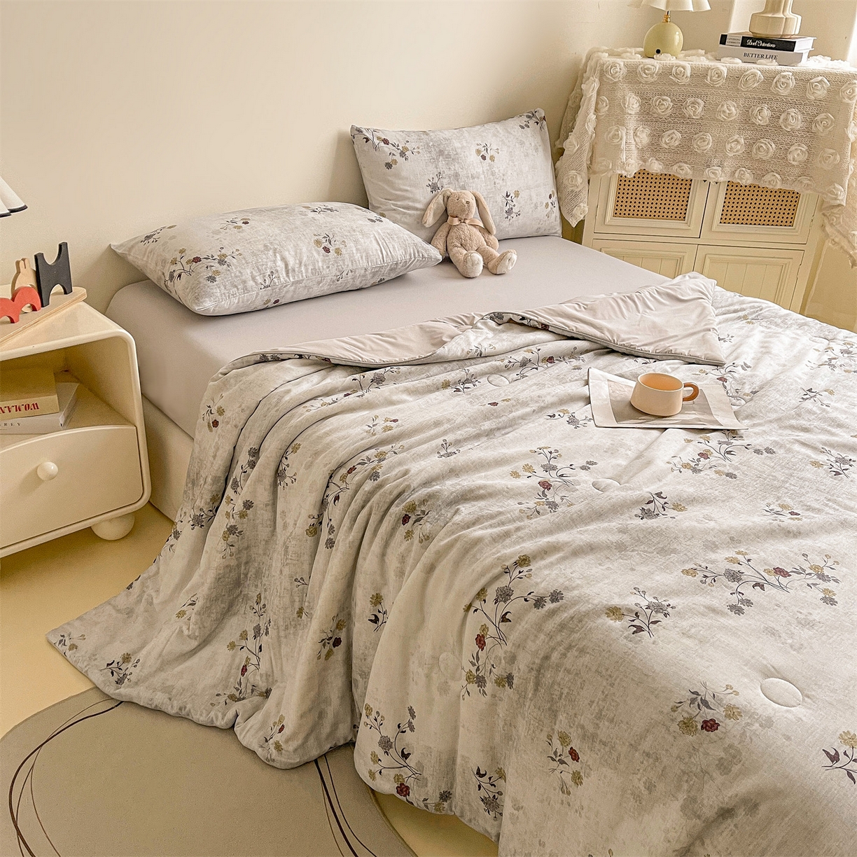 91家纺网 家纺一手货源 找家纺 小禹仔家纺 2026新款A类印花双层纱凉感大豆夏被 山茶野