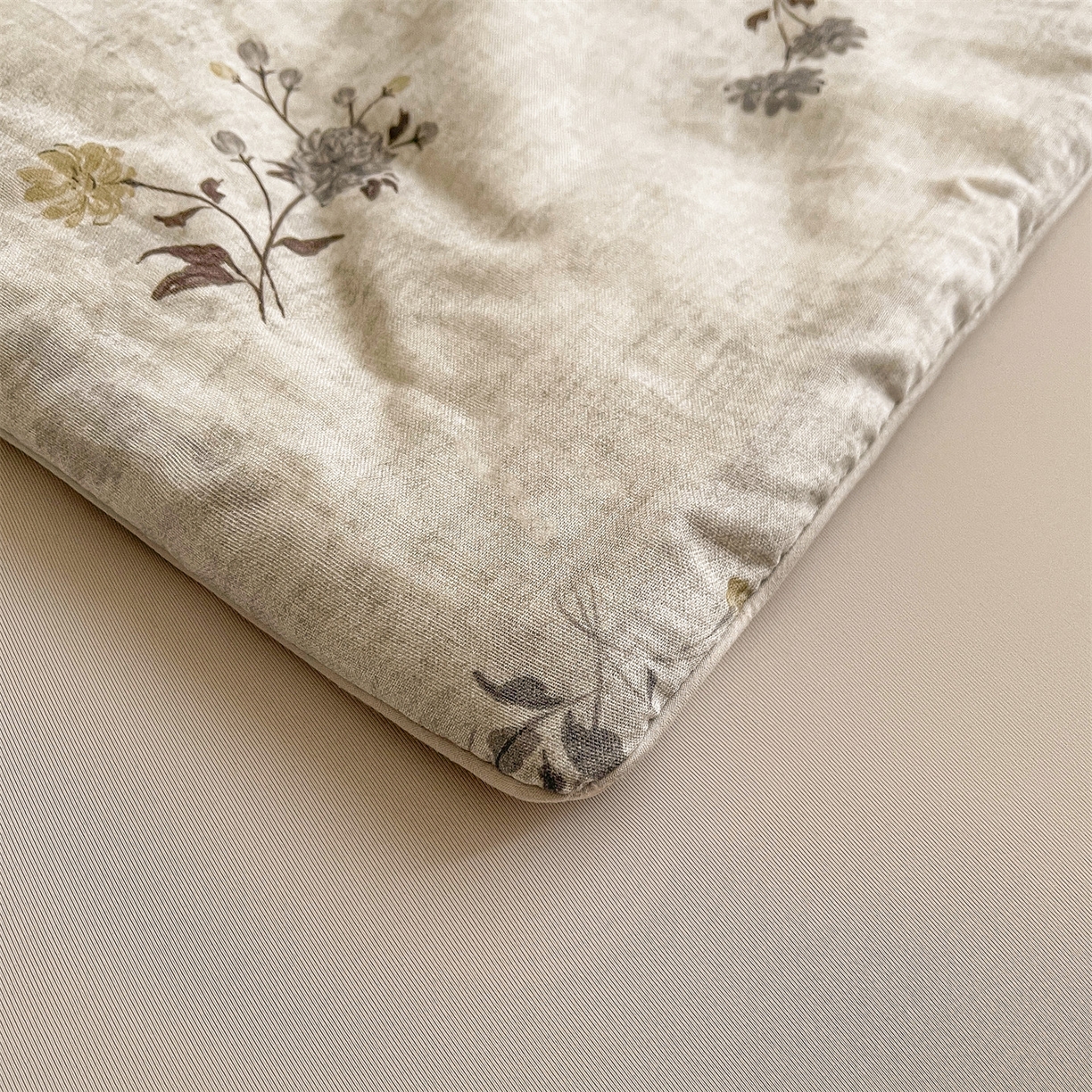 91家纺网 家纺一手货源 找家纺 小禹仔家纺 2026新款A类印花双层纱凉感大豆夏被 山茶野