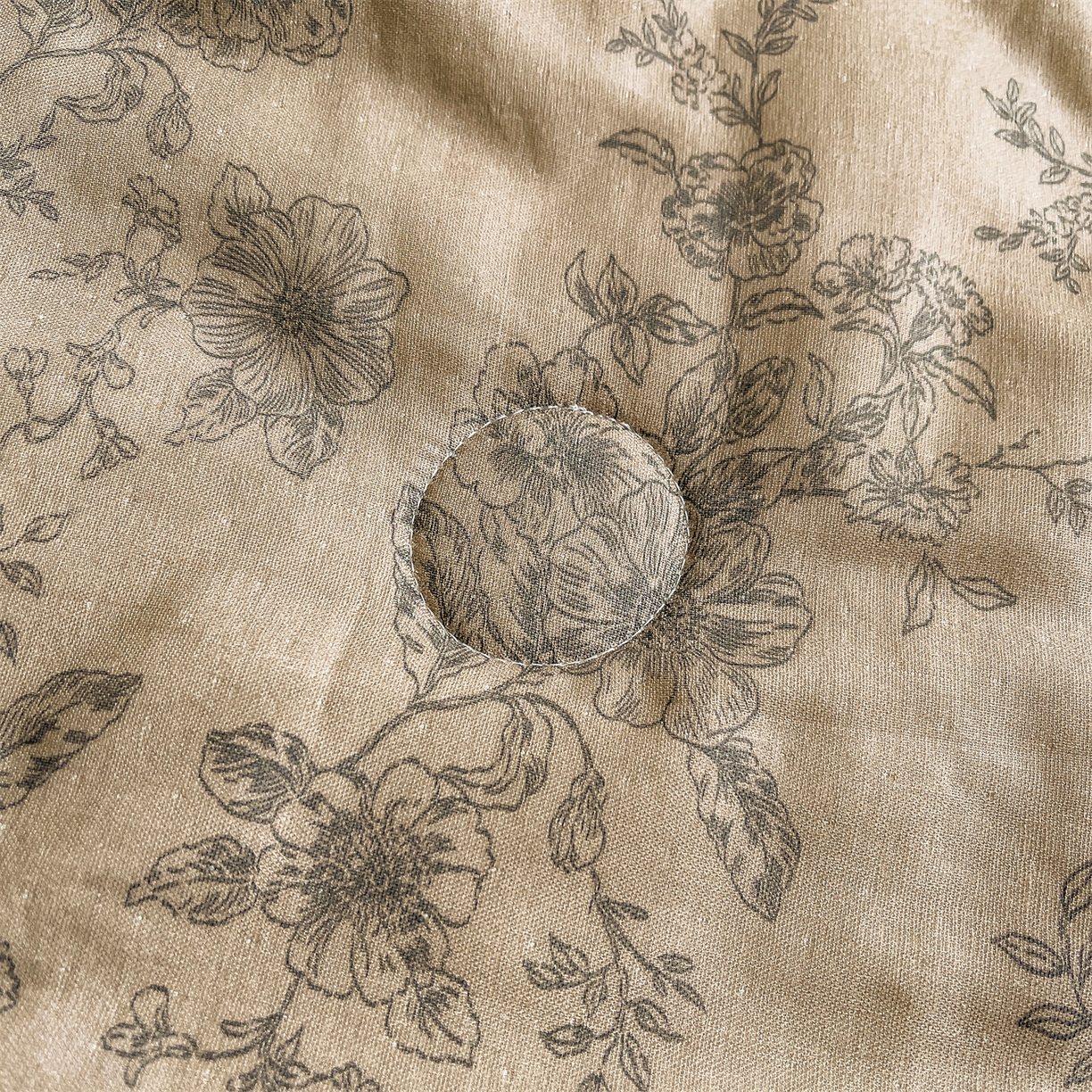 91家纺网 家纺一手货源 找家纺 小禹仔家纺 2026新款A类印花双层纱凉感大豆夏被 素描山樱-咖