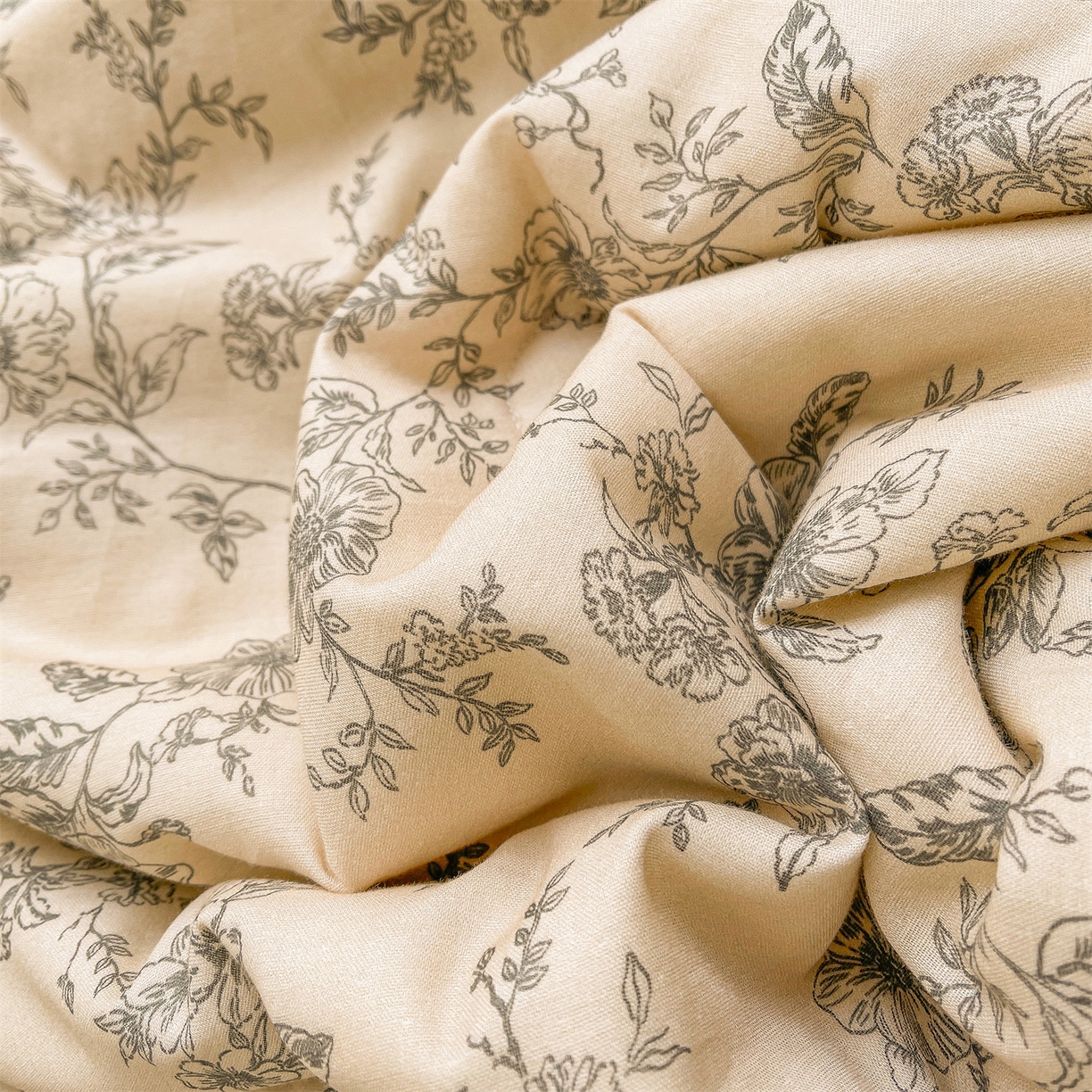 91家纺网 家纺一手货源 找家纺 小禹仔家纺 2026新款A类印花双层纱凉感大豆夏被 素描山樱-米