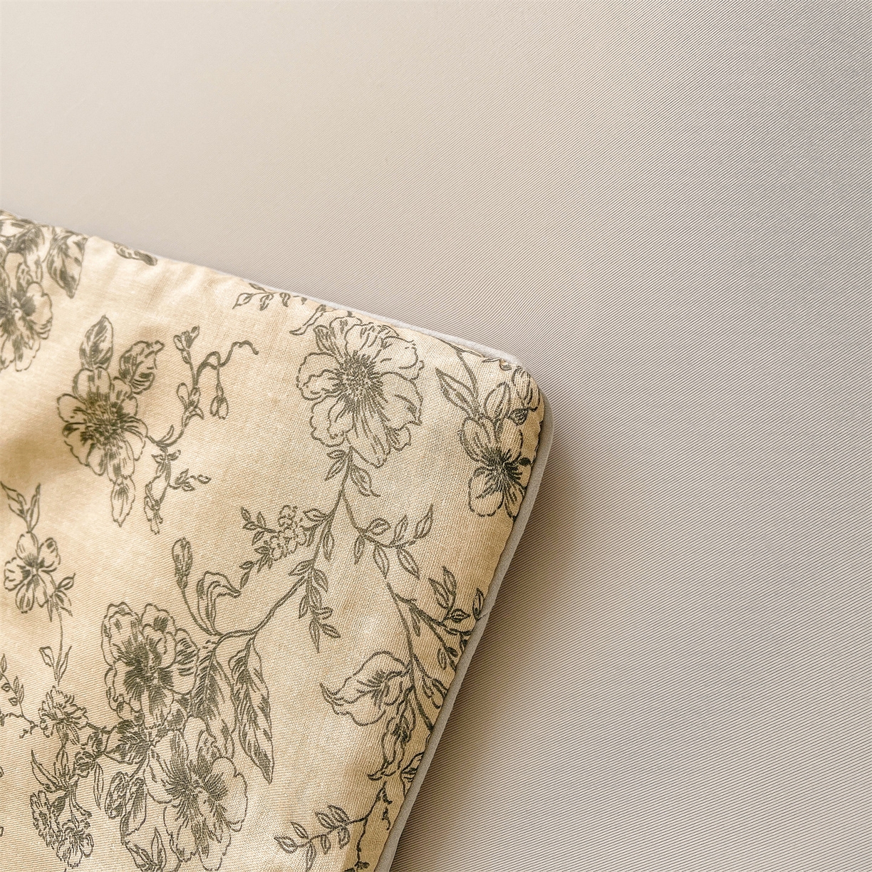 91家纺网 家纺一手货源 找家纺 小禹仔家纺 2026新款A类印花双层纱凉感大豆夏被 素描山樱-米