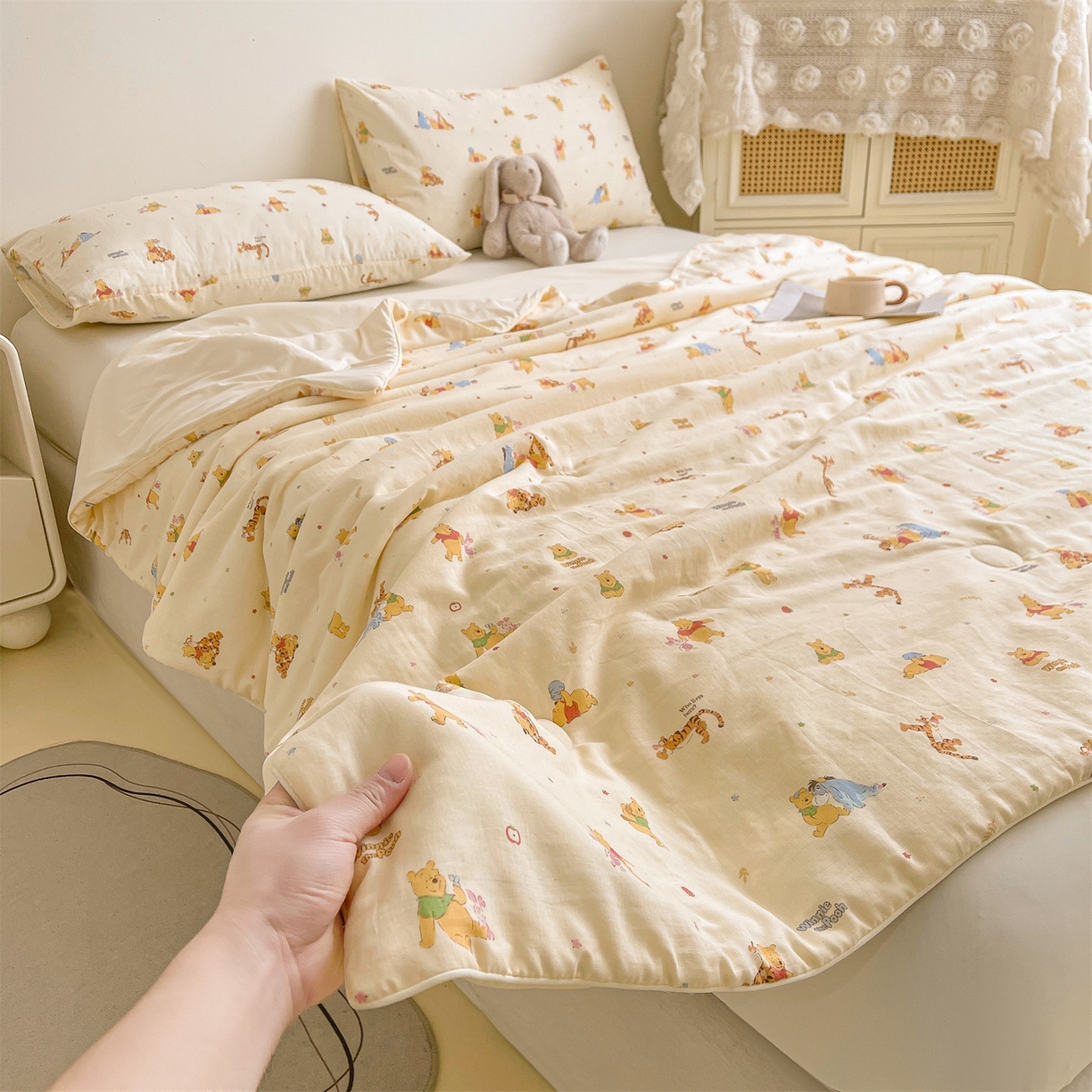 91家纺网 家纺一手货源 找家纺 小禹仔家纺 2026新款A类印花双层纱凉感大豆夏被 跳跳维尼