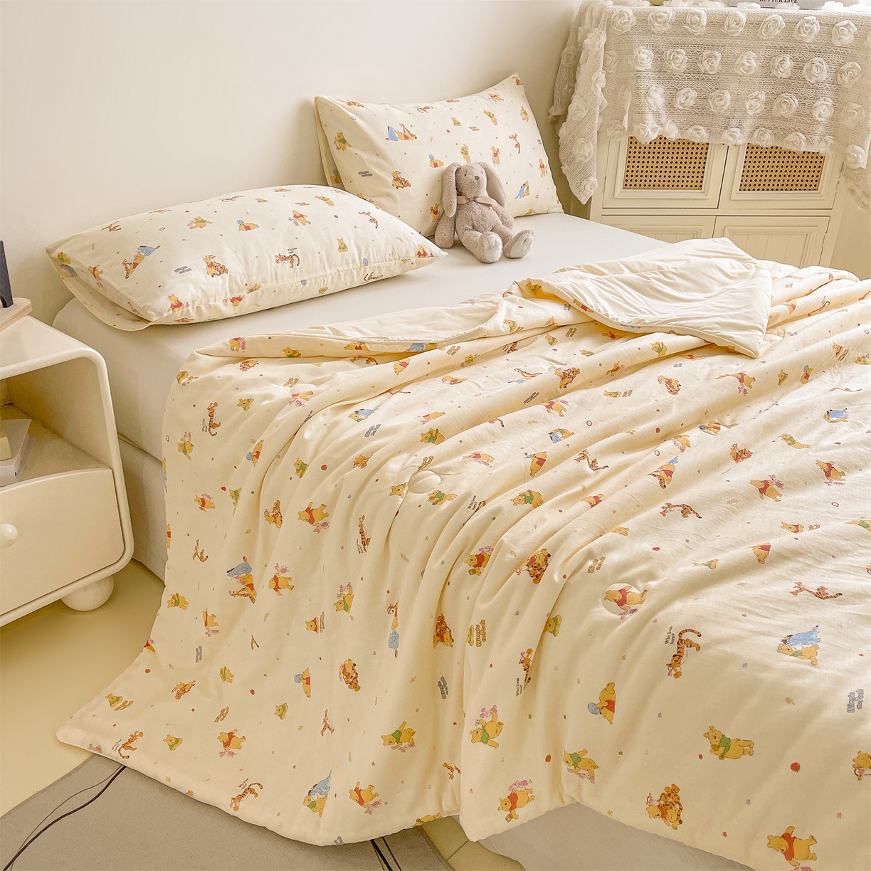 91家纺网 家纺一手货源 找家纺 小禹仔家纺 2026新款A类印花双层纱凉感大豆夏被 跳跳维尼