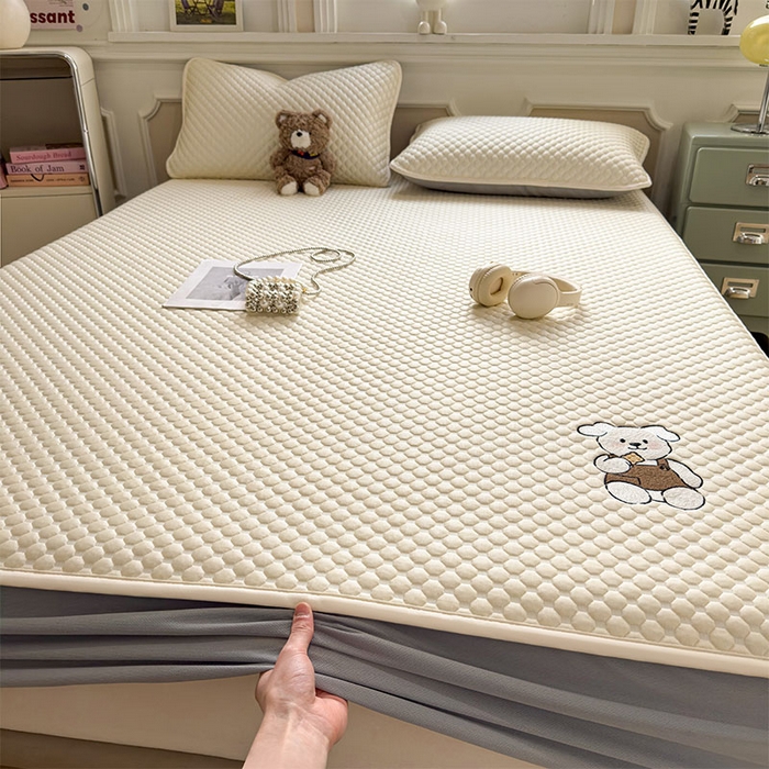 91家纺网 家纺一手货源 找家纺 （总）几禾 2026新款大豆豆刺绣款凉席床笠款-小熊饼干