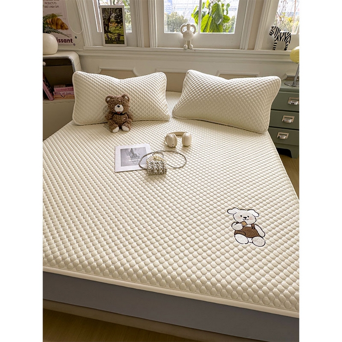 91家纺网 家纺一手货源 找家纺 （总）几禾 2026新款大豆豆刺绣款凉席床笠款-小熊饼干