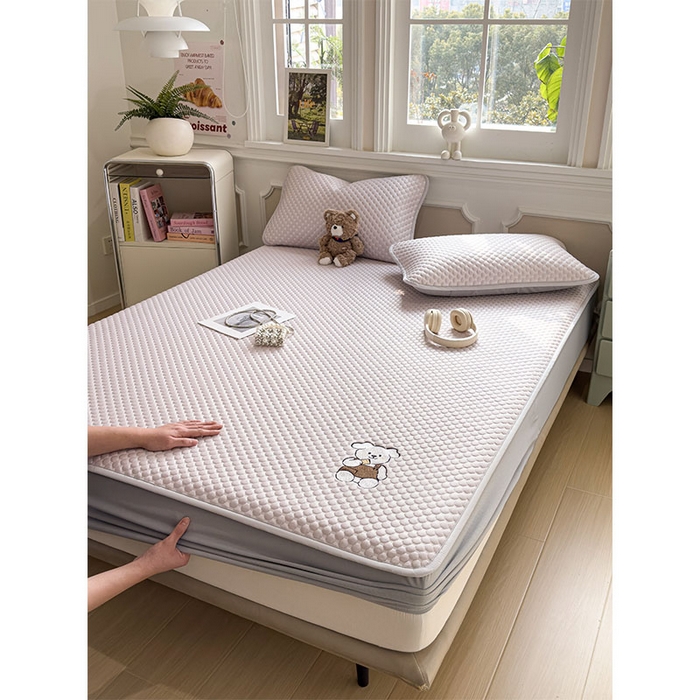 91家纺网 家纺一手货源 找家纺 几禾 2026新款大豆豆刺绣款凉席床笠款-小熊饼干 香芋紫-床笠款