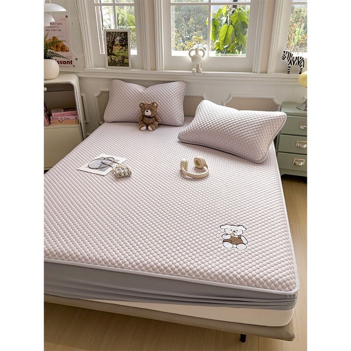 91家纺网 家纺一手货源 找家纺 几禾 2026新款大豆豆刺绣款凉席床笠款-小熊饼干 香芋紫-床笠款