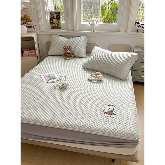 91家纺网 家纺一手货源 找家纺 几禾 2026新款大豆豆刺绣款凉席床笠款-小熊饼干 果绿-床笠款