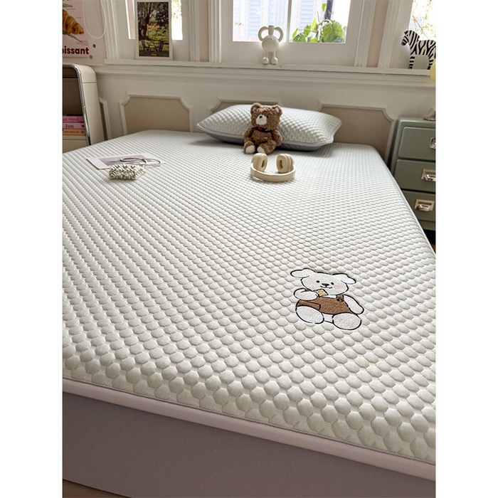 91家纺网 家纺一手货源 找家纺 几禾 2026新款大豆豆刺绣款凉席床笠款-小熊饼干 果绿-床笠款