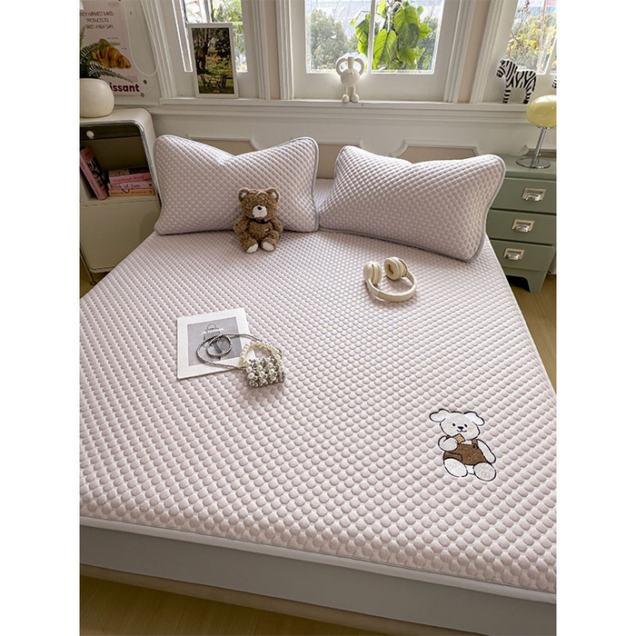 91家纺网 家纺一手货源 找家纺 几禾 2026新款大豆豆刺绣款凉席床笠款-小熊饼干 香芋紫-床笠款