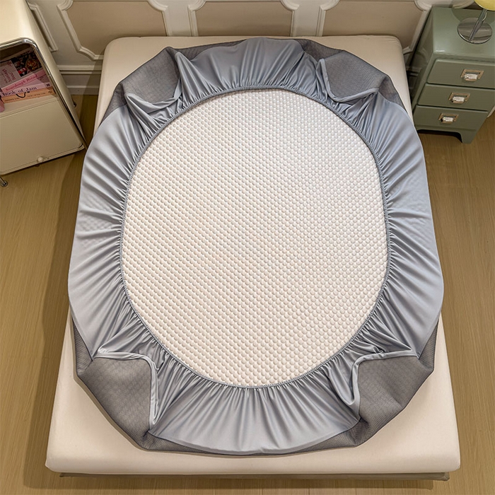 91家纺网 家纺一手货源 找家纺 几禾 2026新款大豆豆刺绣款凉席床笠款-小熊饼干 椰子灰-床笠款