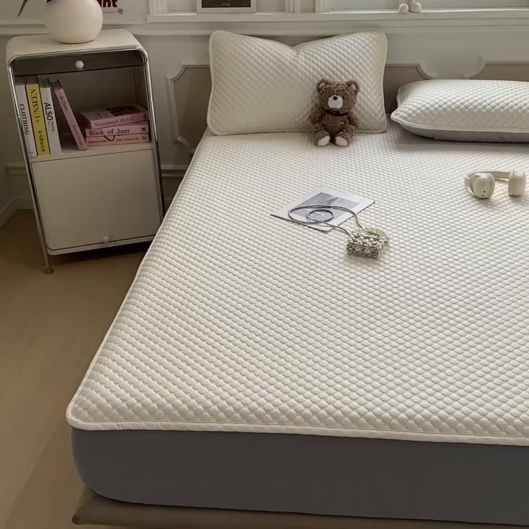 91家纺网 家纺一手货源 找家纺 几禾 2026新款大豆豆刺绣款凉席床笠款-小熊饼干 奶酪黄-床笠款