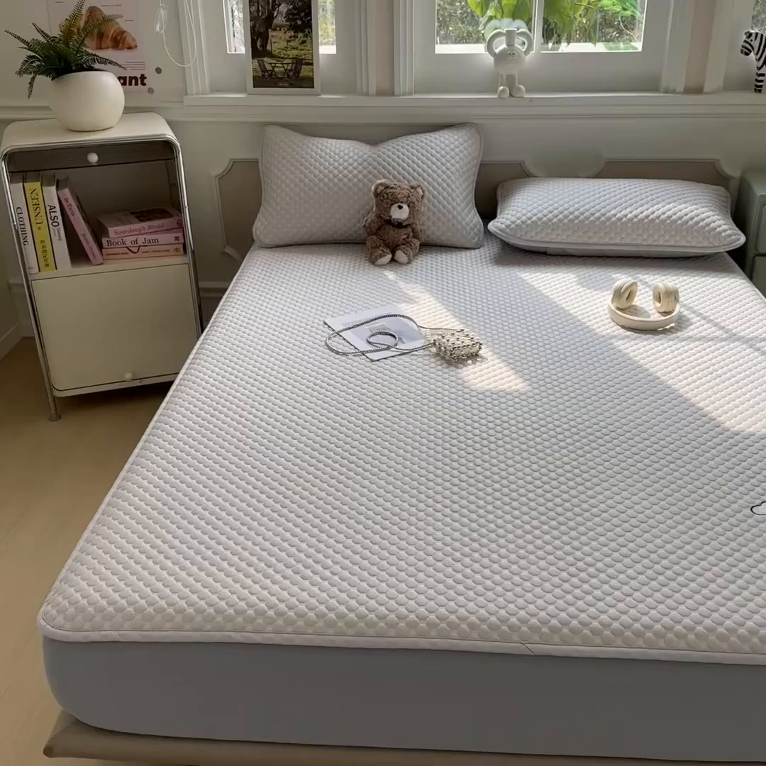 91家纺网 家纺一手货源 找家纺 几禾 2026新款大豆豆刺绣款凉席床笠款-小熊饼干 香芋紫-床笠款