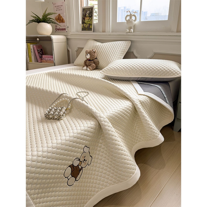 91家纺网 家纺一手货源 找家纺 几禾 2026新款大豆豆刺绣款凉席床席款-小熊饼干 奶酪黄-床铺款