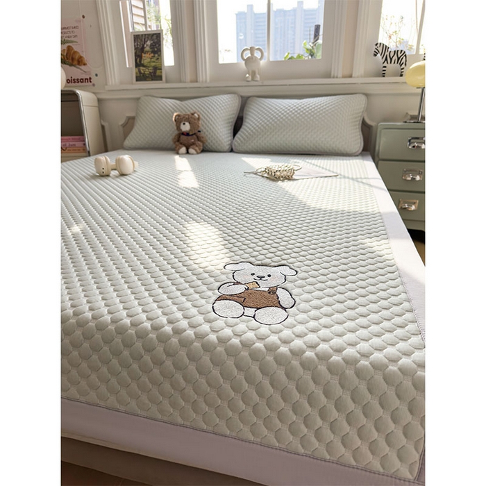 91家纺网 家纺一手货源 找家纺 几禾 2026新款大豆豆刺绣款凉席床席款-小熊饼干 果绿-床铺款