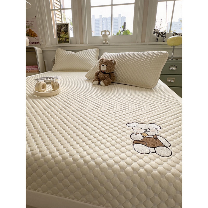 91家纺网 家纺一手货源 找家纺 几禾 2026新款大豆豆刺绣款凉席床席款-小熊饼干 奶酪黄-床铺款