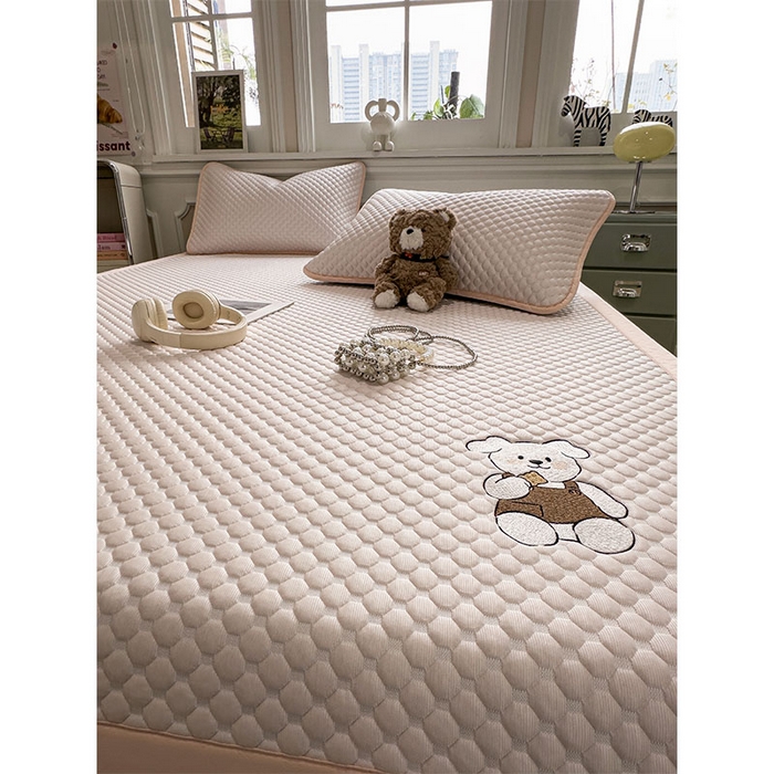 91家纺网 家纺一手货源 找家纺 几禾 2026新款大豆豆刺绣款凉席床席款-小熊饼干 芭蕾粉-床铺款