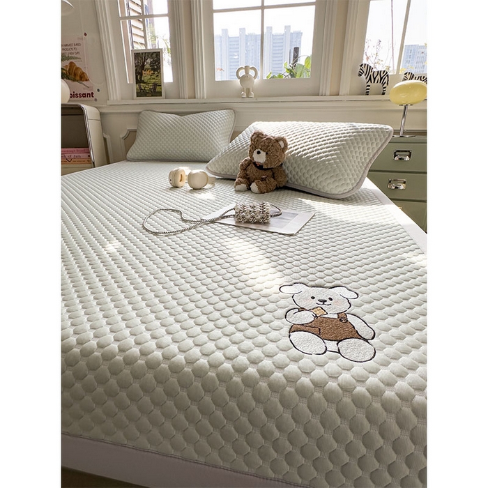 91家纺网 家纺一手货源 找家纺 几禾 2026新款大豆豆刺绣款凉席床席款-小熊饼干 果绿-床铺款