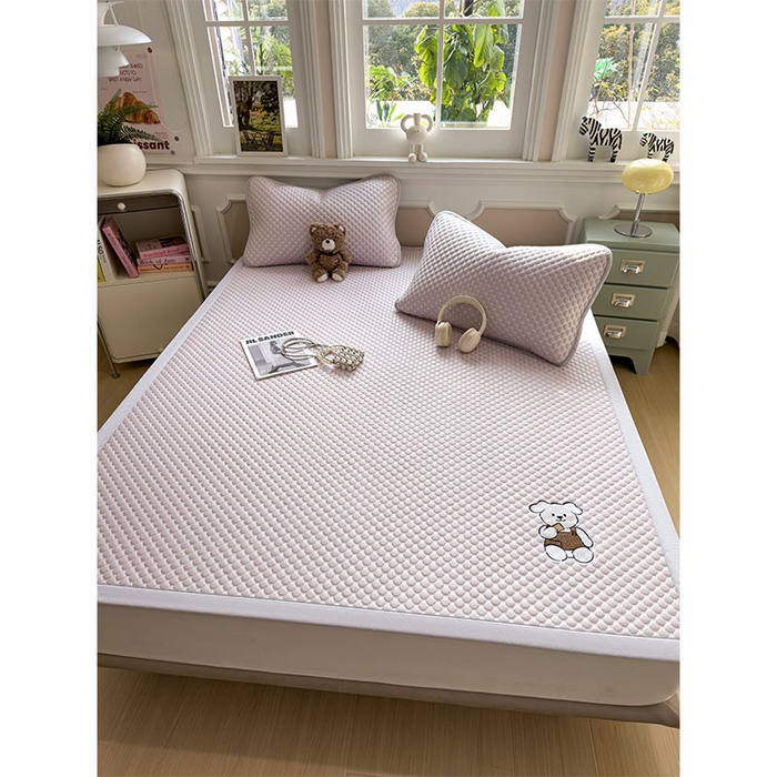 91家纺网 家纺一手货源 找家纺 几禾 2026新款大豆豆刺绣款凉席床席款-小熊饼干 香芋紫-床铺款