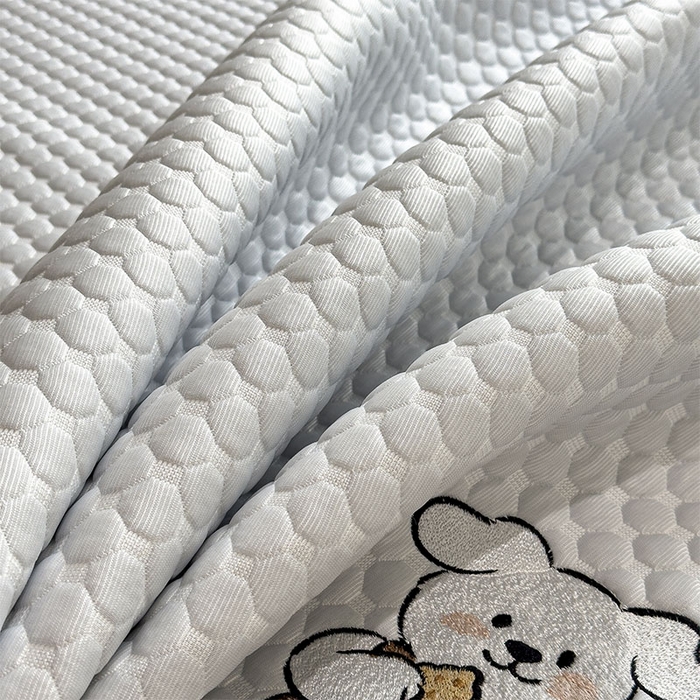 91家纺网 家纺一手货源 找家纺 几禾 2026新款大豆豆刺绣款凉席床席款-小熊饼干 薇薇蓝-床铺款