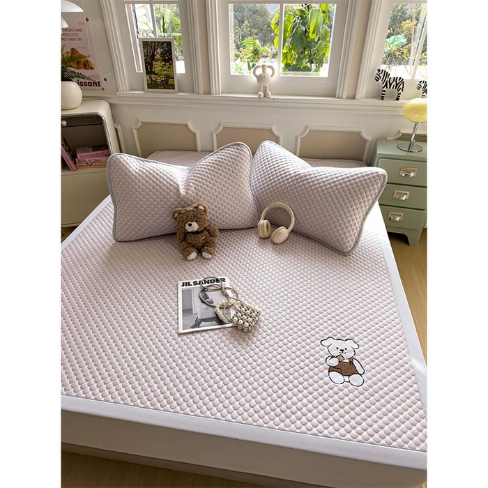 91家纺网 家纺一手货源 找家纺 几禾 2026新款大豆豆刺绣款凉席床席款-小熊饼干 香芋紫-床铺款