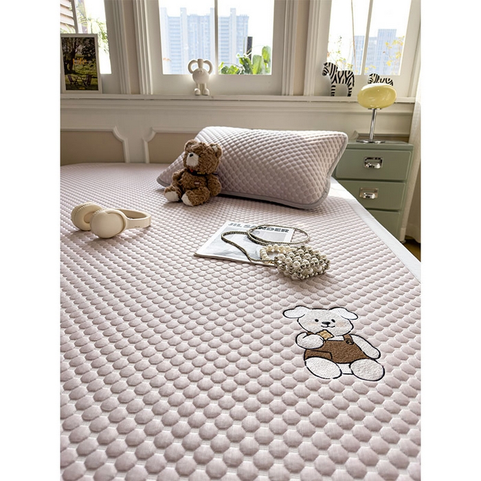 91家纺网 家纺一手货源 找家纺 几禾 2026新款大豆豆刺绣款凉席床席款-小熊饼干 香芋紫-床铺款