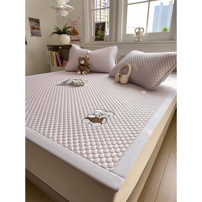 91家纺网 家纺一手货源 找家纺 几禾 2026新款大豆豆刺绣款凉席床席款-小熊饼干 香芋紫-床铺款