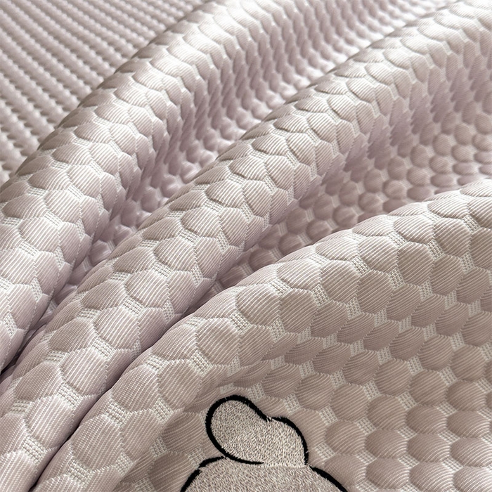 91家纺网 家纺一手货源 找家纺 几禾 2026新款大豆豆刺绣款凉席床席款-小熊饼干 香芋紫-床铺款