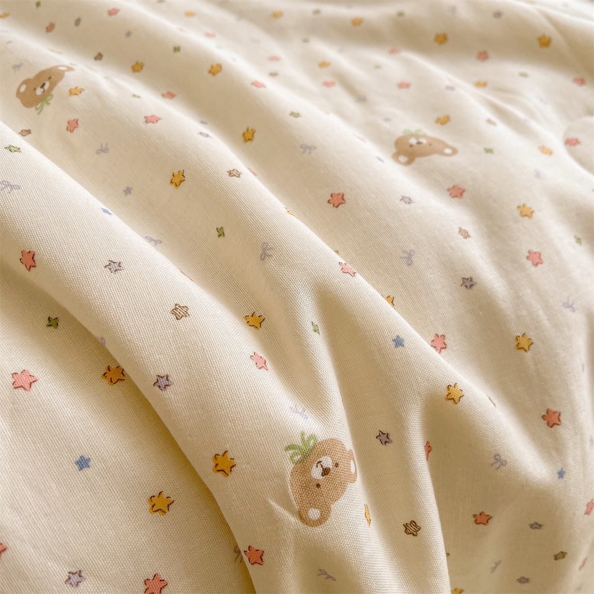 91家纺网 家纺一手货源 找家纺 小禹仔家纺 2026新款A类印花双层纱凉感大豆夏被 小米熊