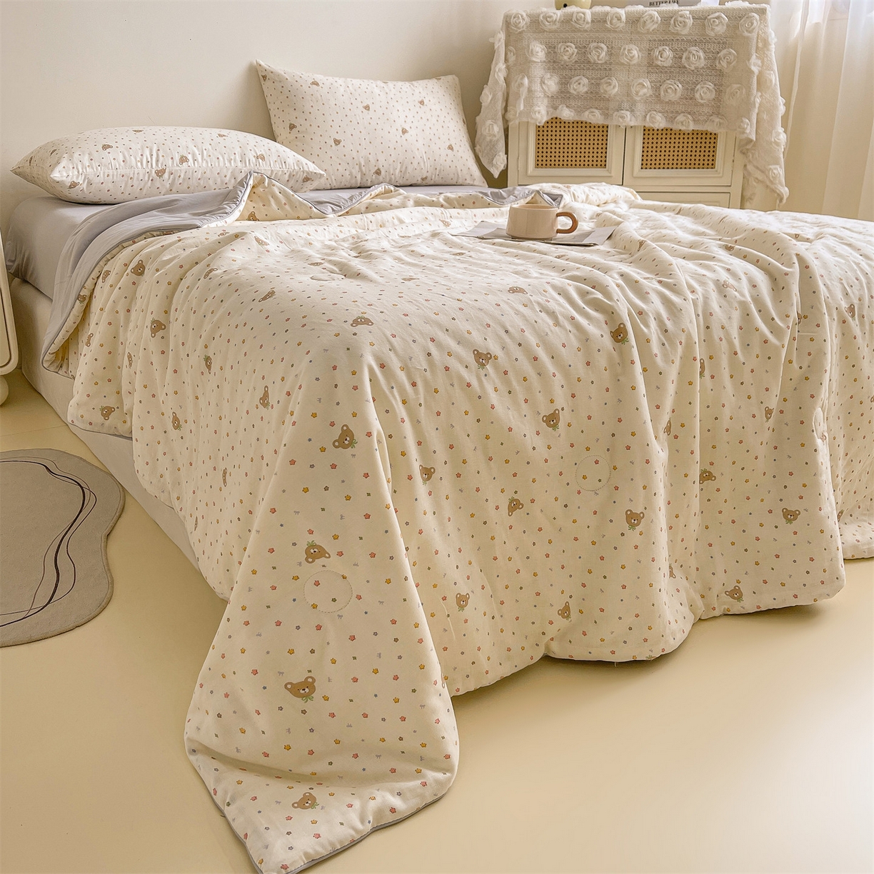 91家纺网 家纺一手货源 找家纺 小禹仔家纺 2026新款A类印花双层纱凉感大豆夏被 小米熊