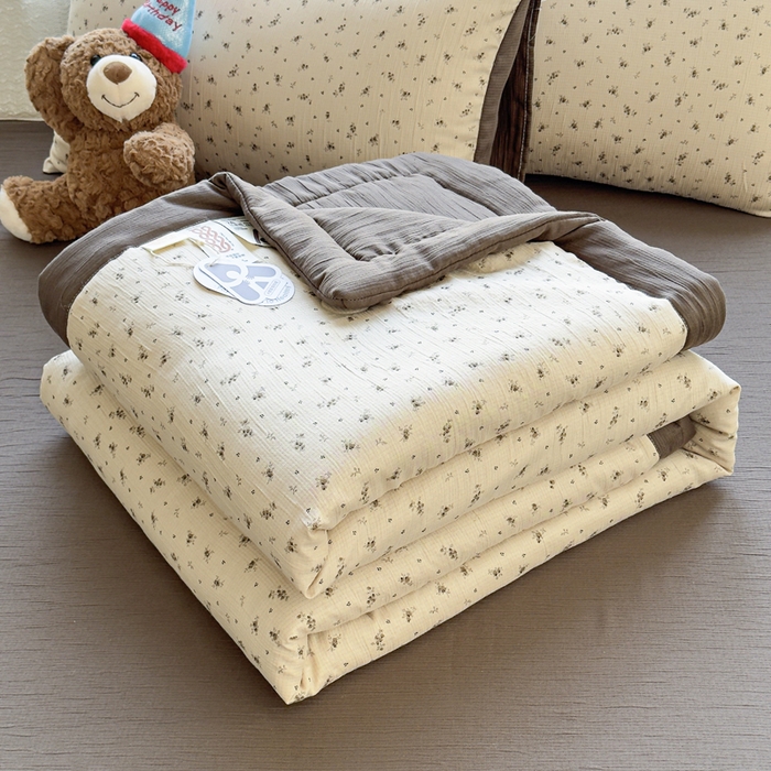 91家纺网 家纺一手货源 找家纺 几禾 2026新款A类三层纱印花夏被-柔纱系列 柔纱-莫奈-咖