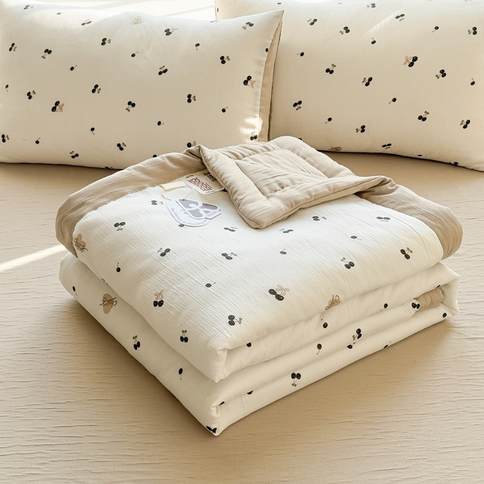 91家纺网 家纺一手货源 找家纺 几禾 2026新款A类三层纱印花夏被-柔纱系列 柔纱-樱桃物语