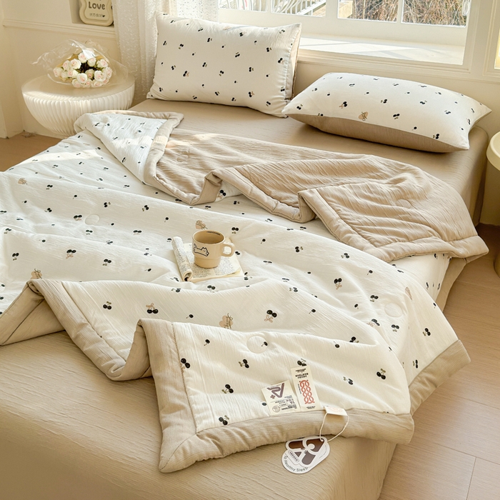 91家纺网 家纺一手货源 找家纺 几禾 2026新款A类三层纱印花夏被-柔纱系列 柔纱-樱桃物语