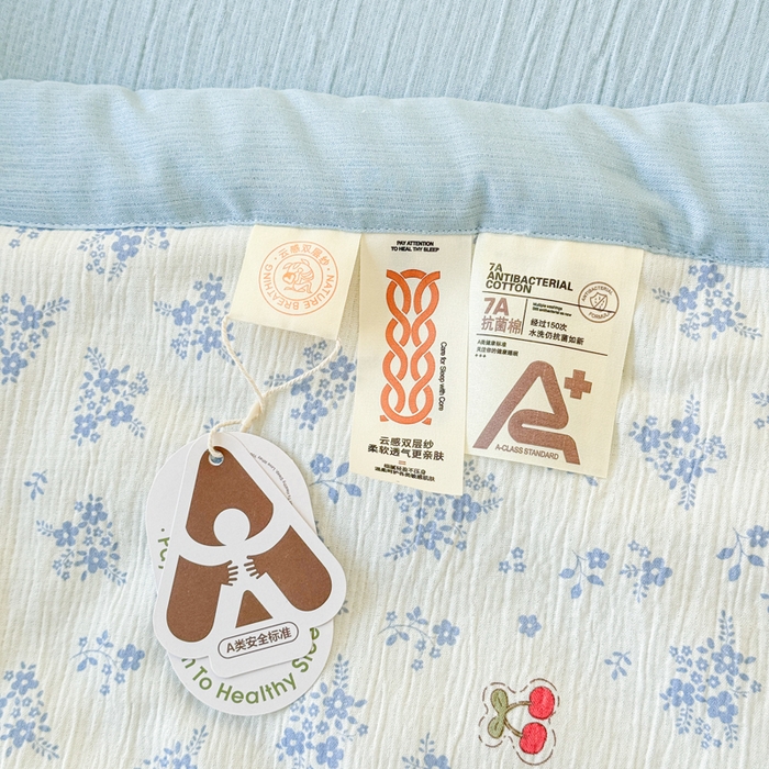 91家纺网 家纺一手货源 找家纺 几禾 2026新款A类三层纱印花夏被-柔纱系列 柔纱-丛中小熊