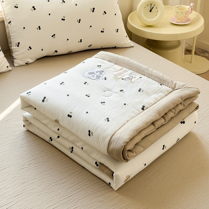 91家纺网 家纺一手货源 找家纺 几禾 2026新款A类三层纱印花夏被-柔纱系列 柔纱-樱桃物语