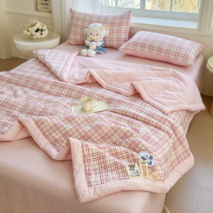 91家纺网 家纺一手货源 找家纺 几禾 2026新款A类三层纱印花夏被-柔纱系列 柔纱-梅森粉