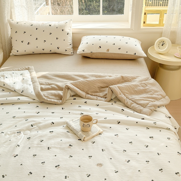 91家纺网 家纺一手货源 找家纺 几禾 2026新款A类三层纱印花夏被-柔纱系列 柔纱-樱桃物语