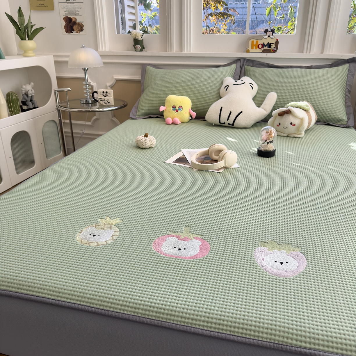 91家纺网 家纺一手货源 找家纺 几禾 2026新款华夫格刺绣款凉席-床笠款 奶冻喵-果绿-床笠款