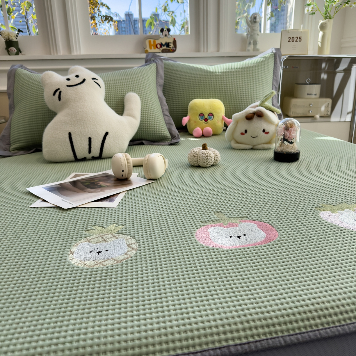 91家纺网 家纺一手货源 找家纺 几禾 2026新款华夫格刺绣款凉席-床笠款 奶冻喵-果绿-床笠款