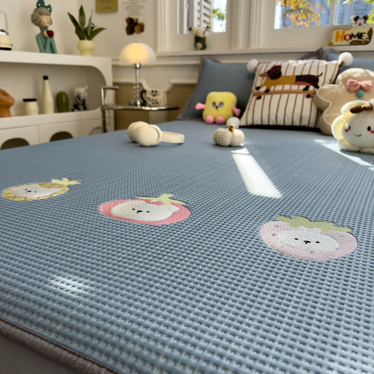 91家纺网 家纺一手货源 找家纺 几禾 2026新款华夫格刺绣款凉席-床笠款 奶冻喵-湖蓝-床笠款