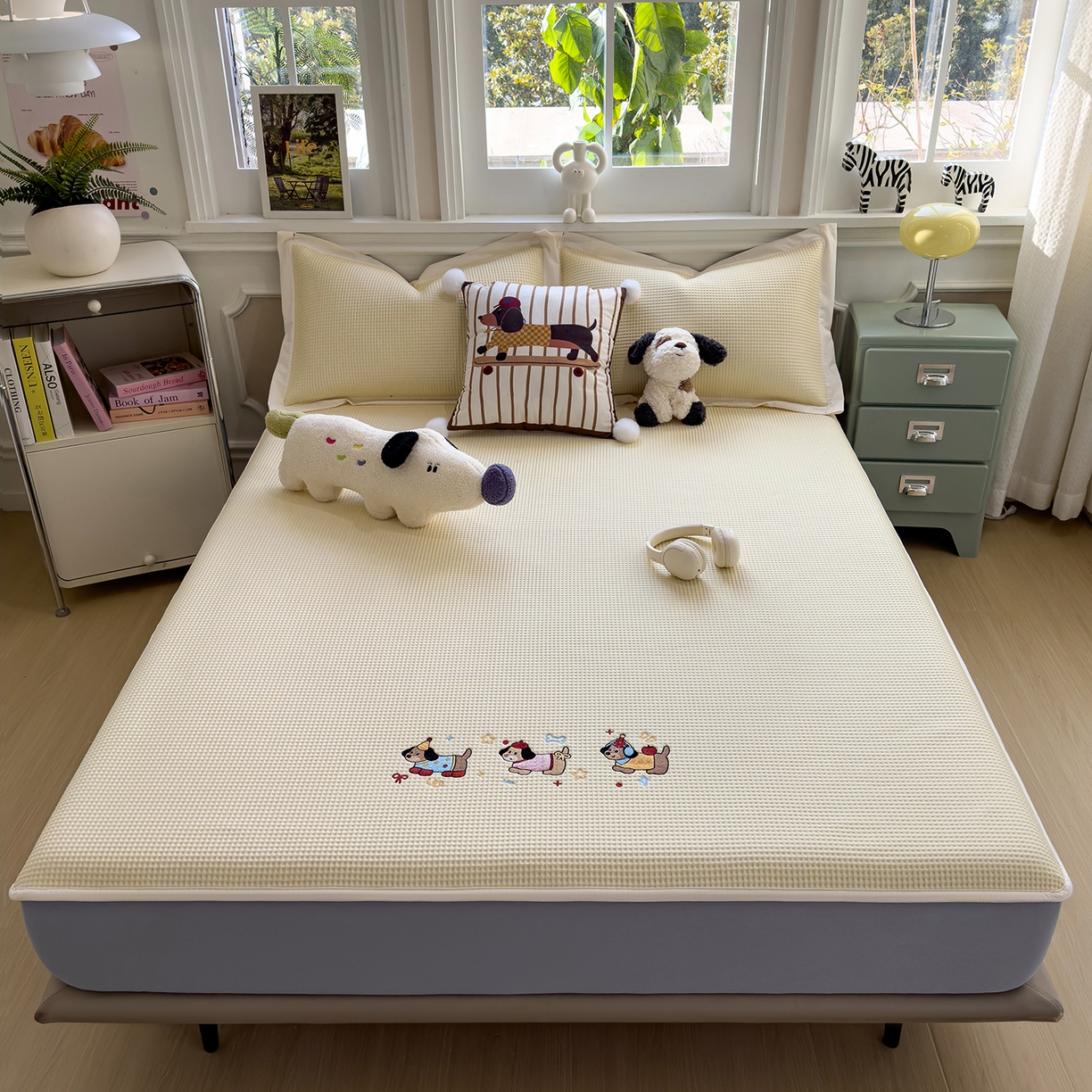 91家纺网 家纺一手货源 找家纺 几禾 2026新款华夫格刺绣款凉席-床笠款 趣味腊肠狗-床笠款