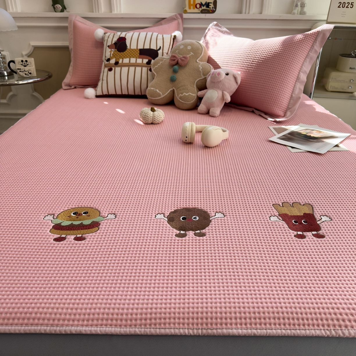 91家纺网 家纺一手货源 找家纺 几禾 2026新款华夫格刺绣款凉席-床笠款 可可喵派-床笠款