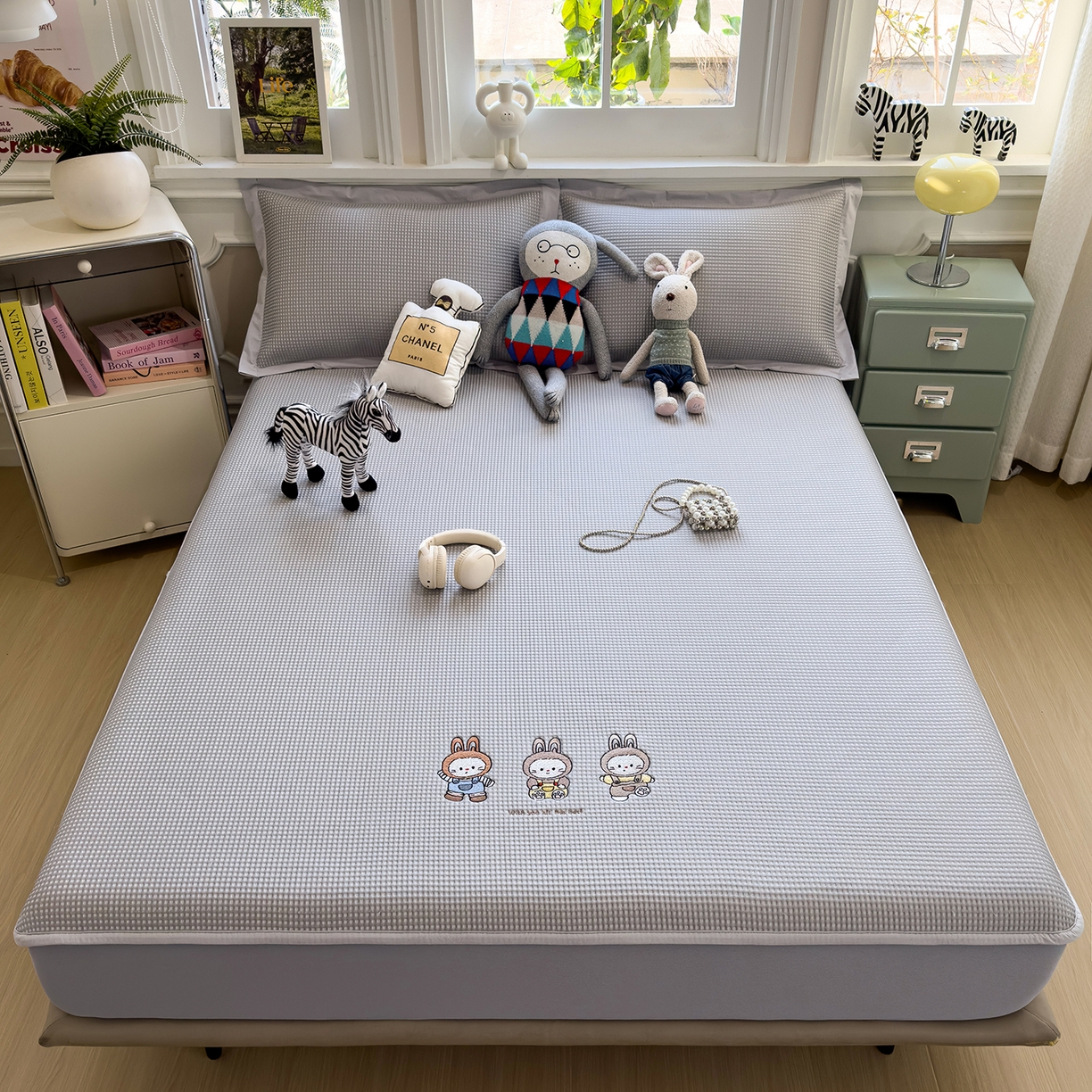 91家纺网 家纺一手货源 找家纺 几禾 2026新款华夫格刺绣款凉席-床笠款 兔免星人-床笠款