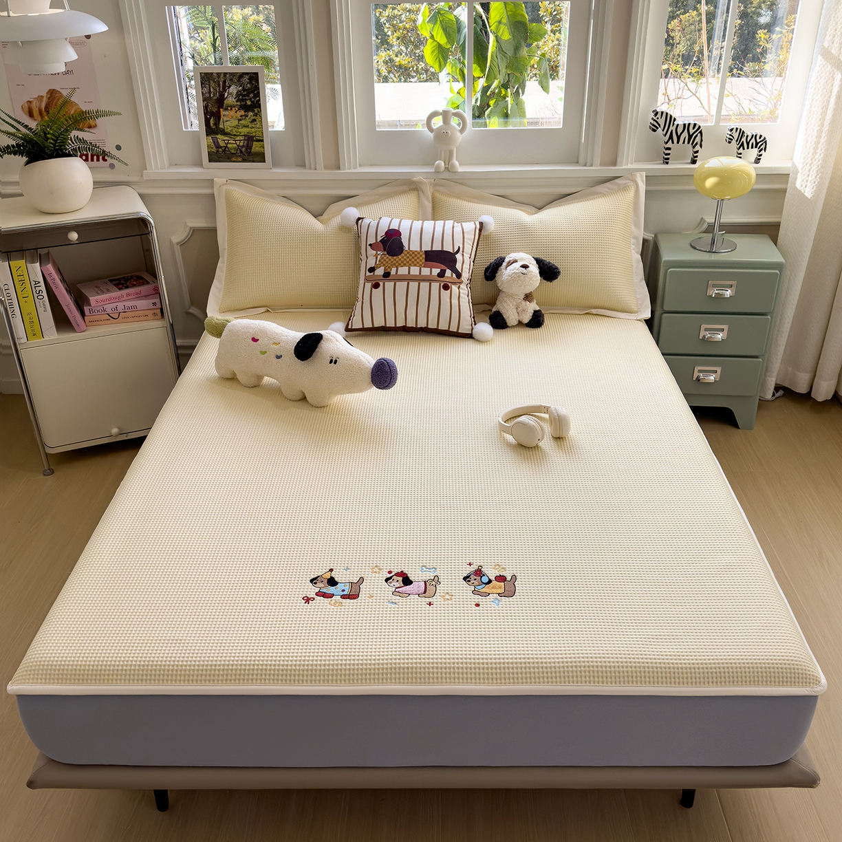 91家纺网 家纺一手货源 找家纺 几禾 2026新款华夫格刺绣款凉席-床笠款 趣味腊肠狗-床笠款