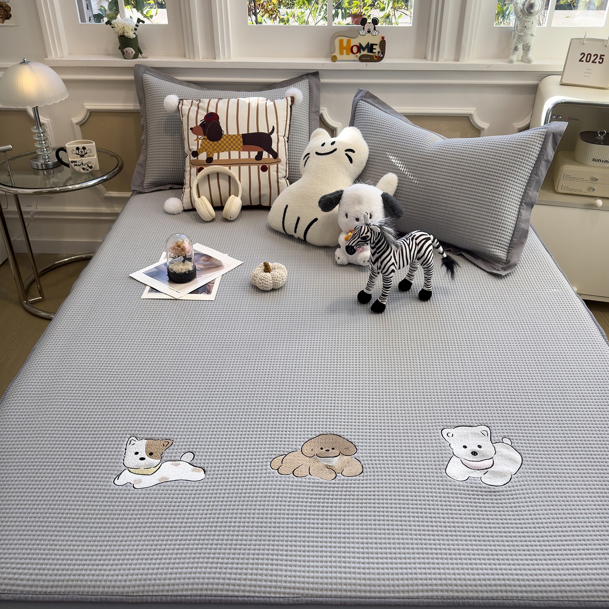 91家纺网 家纺一手货源 找家纺 几禾 2026新款华夫格刺绣款凉席-床笠款 躺躺岛-淡雅灰-床笠款