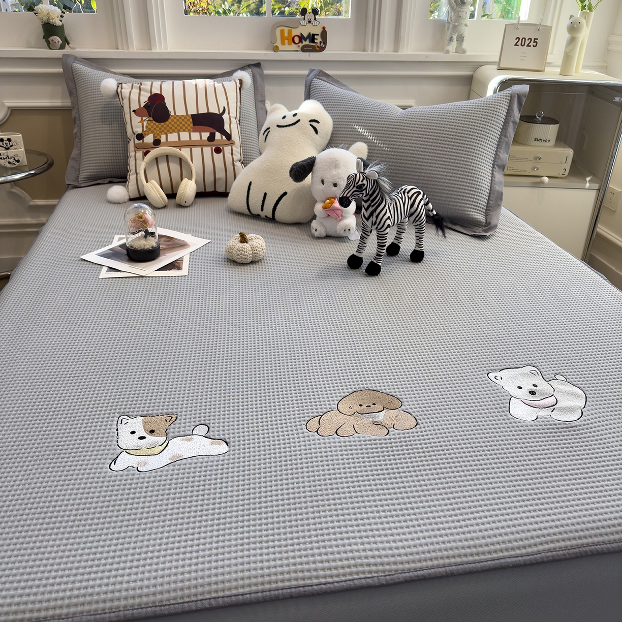 91家纺网 家纺一手货源 找家纺 几禾 2026新款华夫格刺绣款凉席-床笠款 躺躺岛-淡雅灰-床笠款