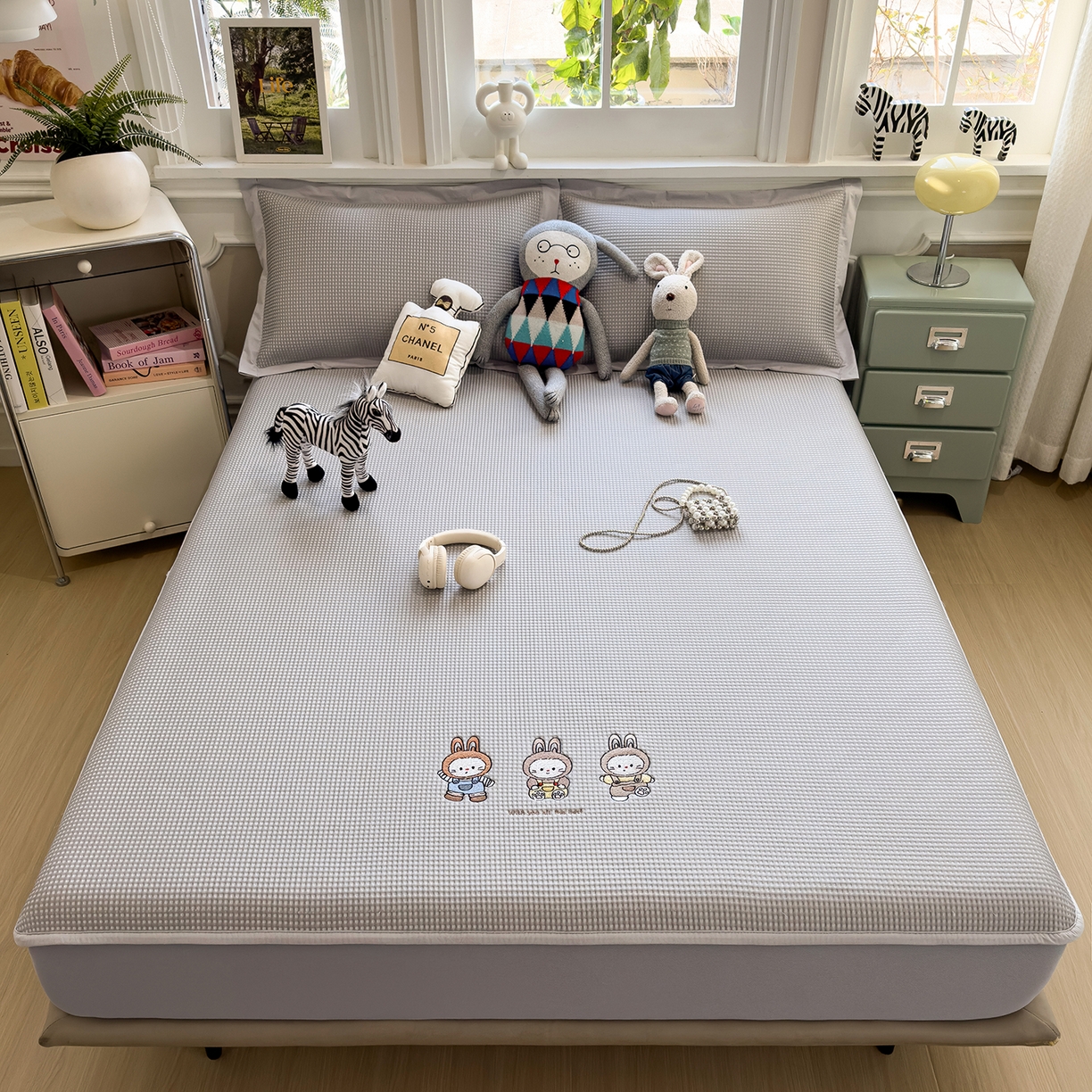 91家纺网 家纺一手货源 找家纺 几禾 2026新款华夫格刺绣款凉席-床笠款 兔免星人-床笠款