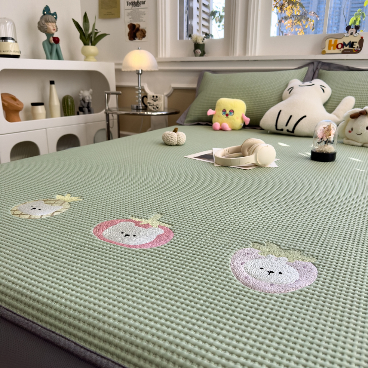 91家纺网 家纺一手货源 找家纺 几禾 2026新款华夫格刺绣款凉席-床笠款 奶冻喵-果绿-床笠款