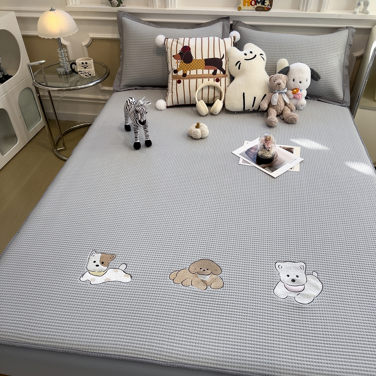 91家纺网 家纺一手货源 找家纺 几禾 2026新款华夫格刺绣款凉席-床笠款 躺躺岛-淡雅灰-床笠款